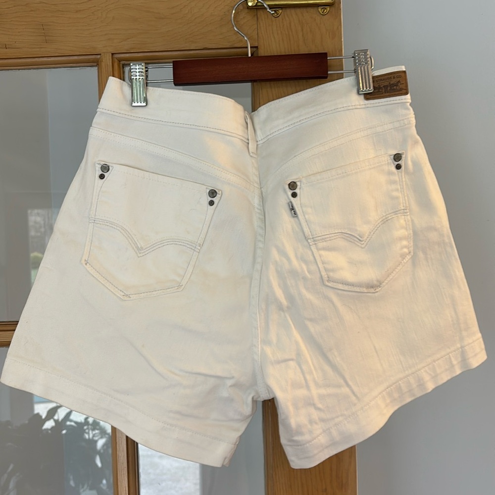 Used women’s Levi white jean shorts size 10, good condition